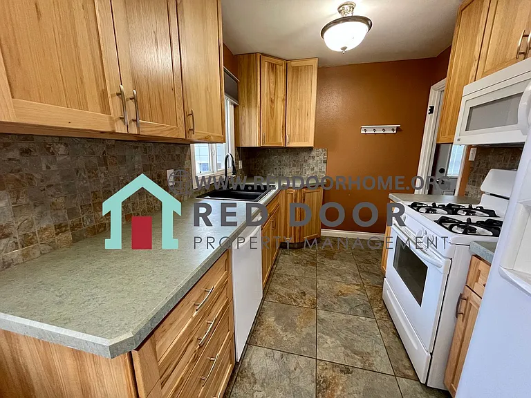 2213 4th St NE — Photo 10