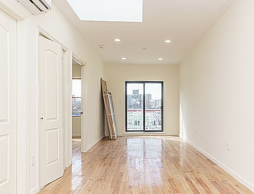 2nd image of 2828 W 17th St #4R