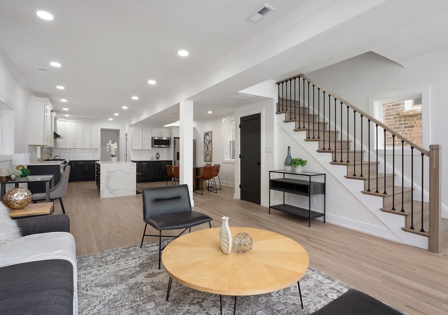 6 bed, 3.0 bath, 3500 sqft, $6,995 — Photo 1