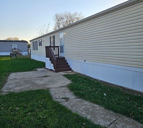 2nd image of 918 W Inverness St #In0918