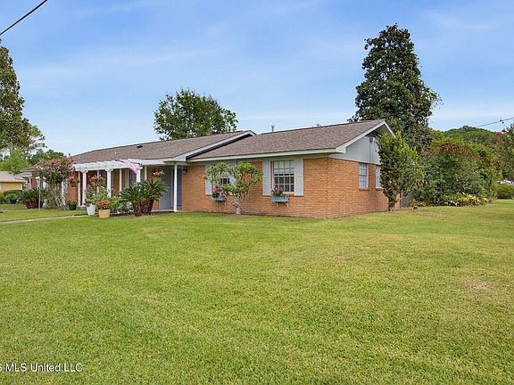 4th image of 100 Pampas Dr