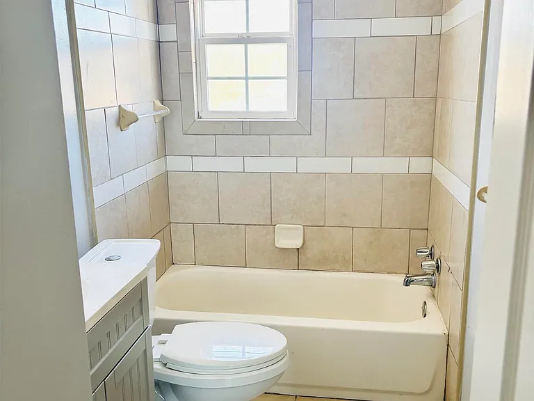 732 Avenue F #F — Photo 6
