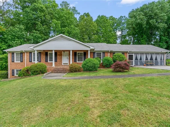 938 Croyden St, High Point, NC 27262