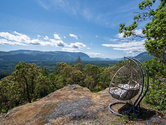 2nd image of 5876 Stoltze Rd