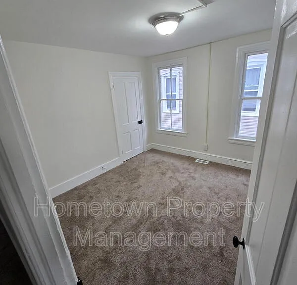 550 Nelson St — Photo 2