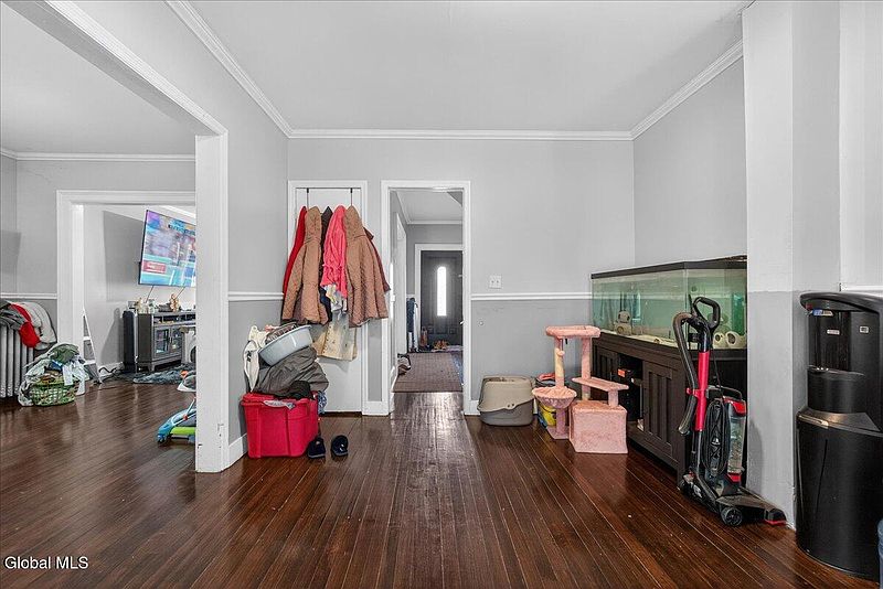 5th image of 118 Linden Street