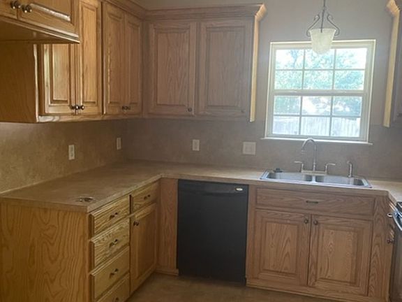 3rd image of 401 E Lynnwood Ln