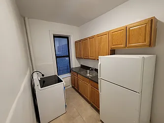 Rented by R New York