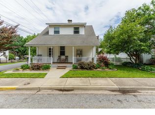 1226 N 3rd St, Saint Charles, MO 63301