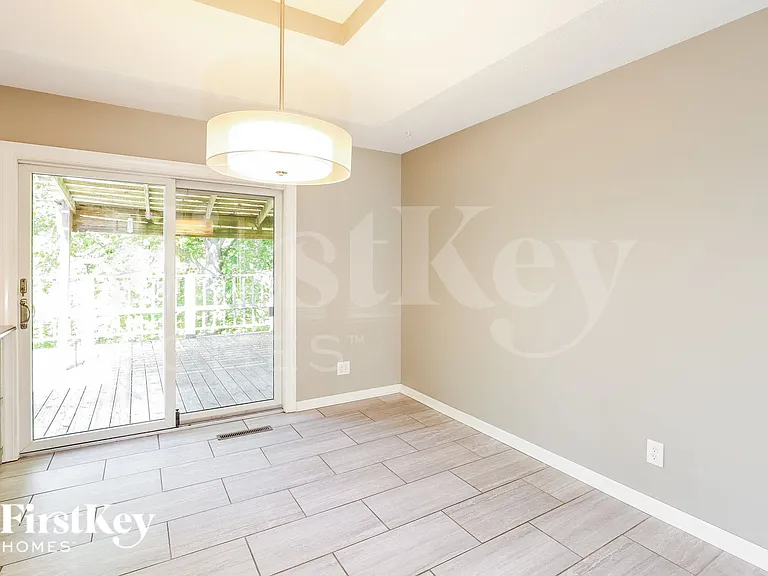 5906 NW Harris Dr — Photo 4