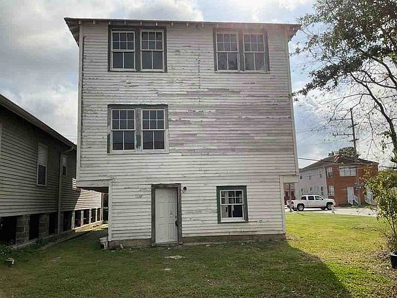 2nd image of 2706 Robert St #8