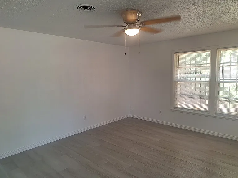 5912 Maceo Ln — Photo 4
