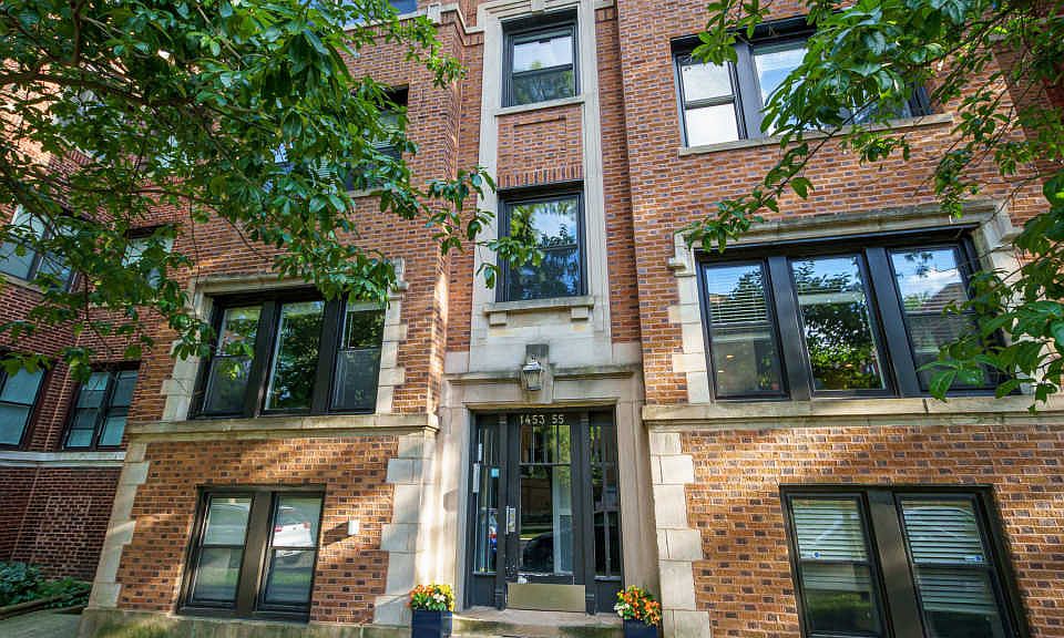 1st image of 1453 W Winnemac Ave #1
