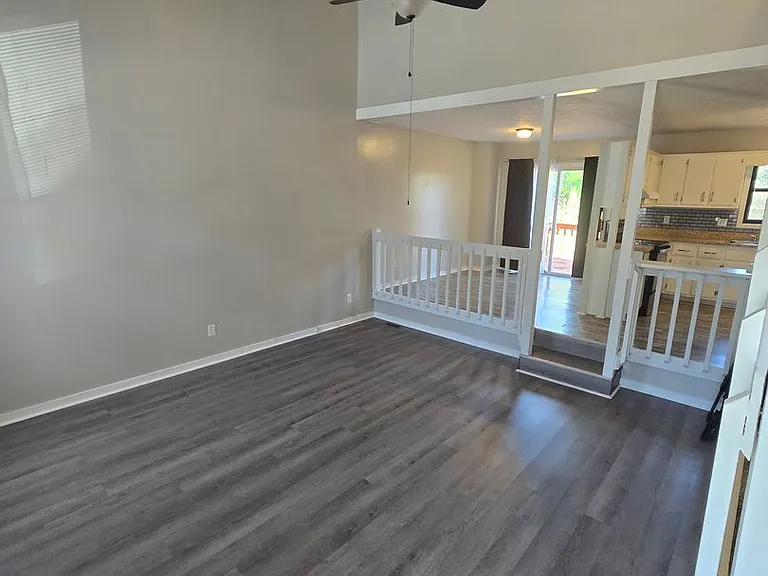6484 Kelmscot Ct — Photo 2