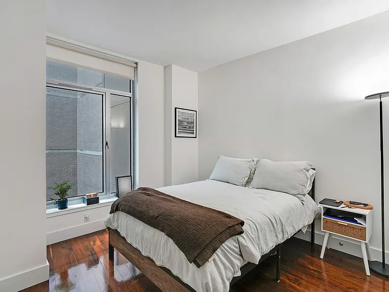21 E 1st St #301 — Photo 5