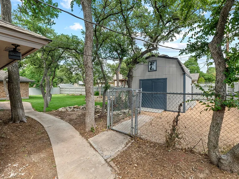 801 Lime Rock Dr — Photo 37