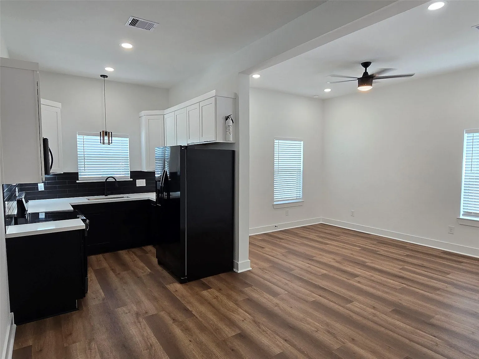 3 bed, 2.0 bath, $1,700 — Photo 3