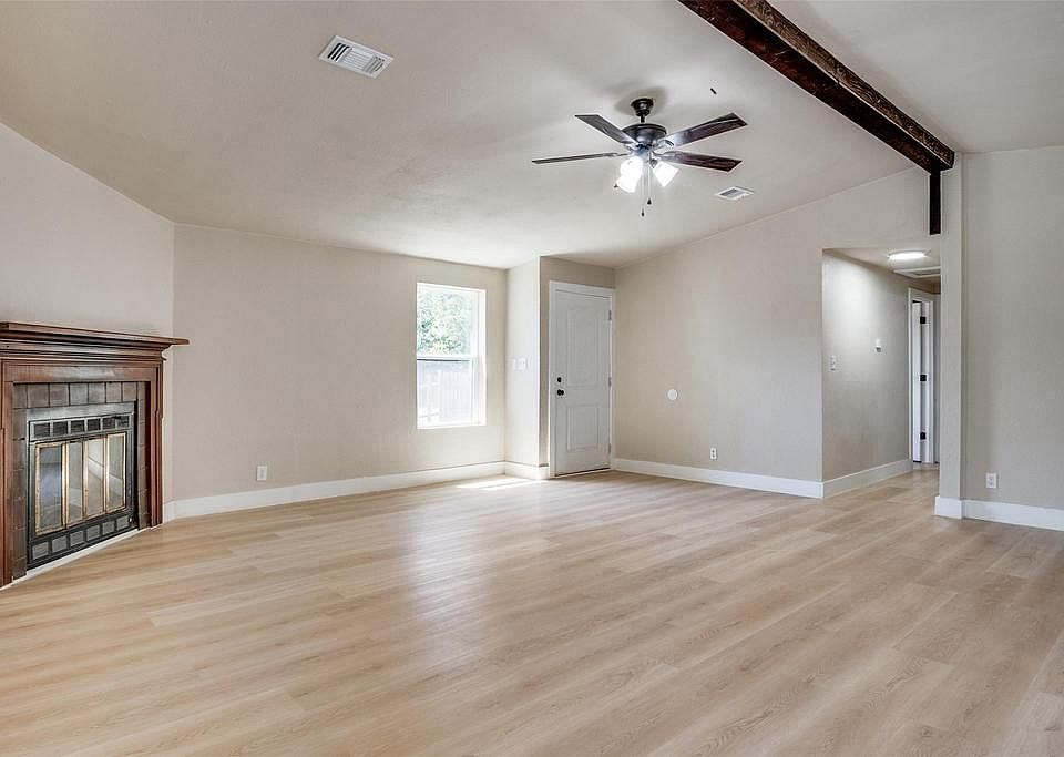1st image of 2406 White Oak Trl