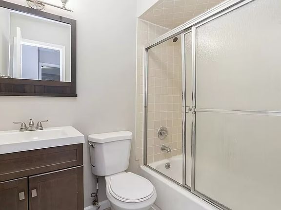 4th image of 1353 E 91st St APT 401F