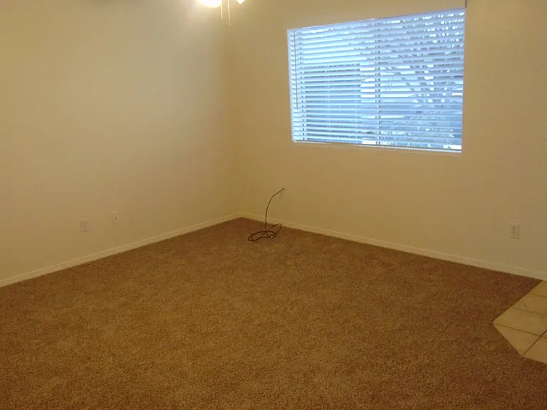 2809 N Superstition Ln #D — Photo 2