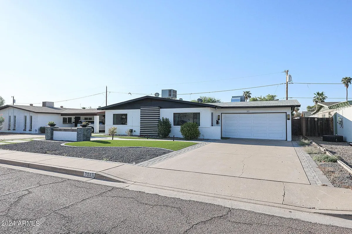 Building Photo - 3213 E Emile Zola Ave