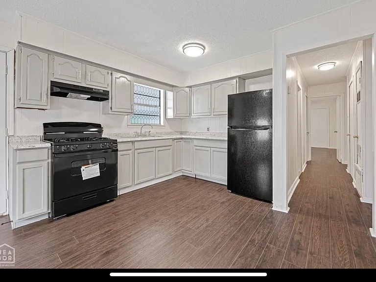 804 S Franklin St — Photo 2