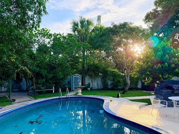430 NW 40th St, Oakland Park, FL 33309