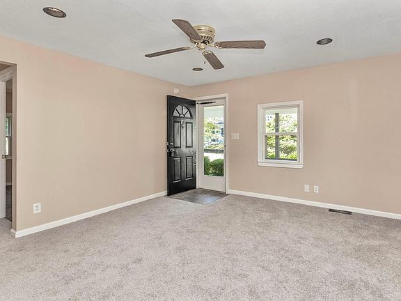 3rd image of 140 N Cedar Ave