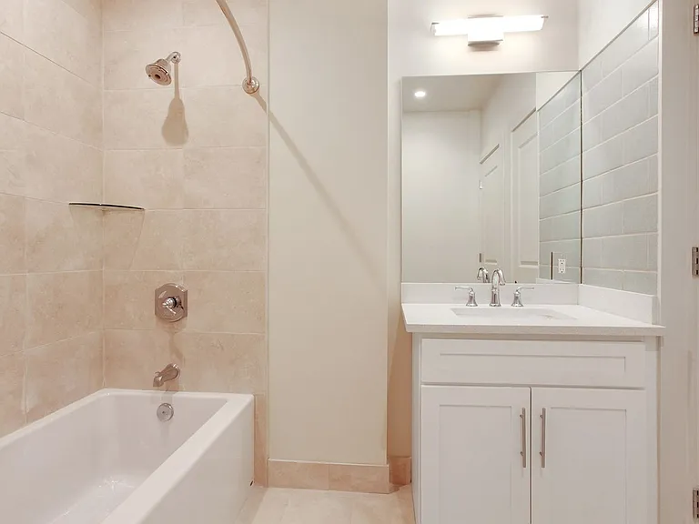 The Academy Luxury Apartments and Townhomes — Photo 25