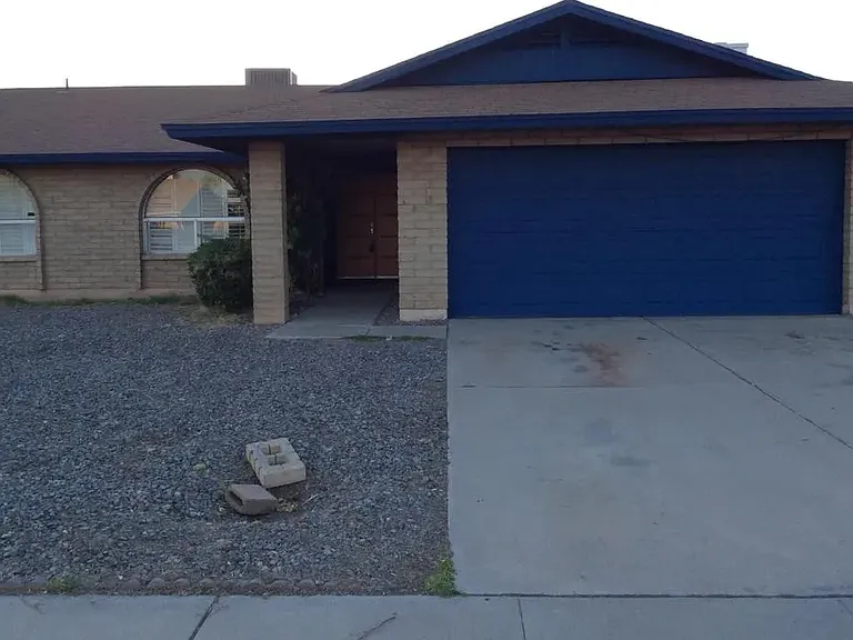9422 N 49th Ave — Photo 1