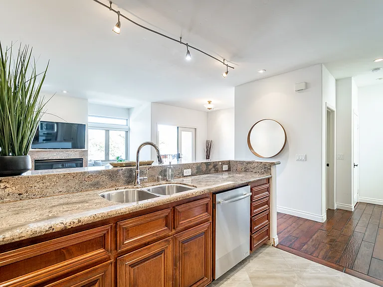 109 W Montecito Way W — Photo 5