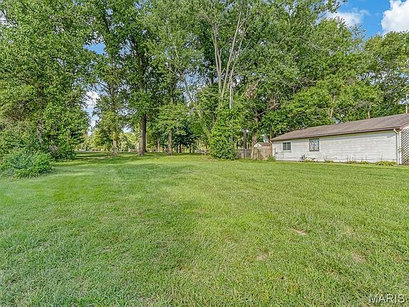 3rd image of 49 Scarlet Dr