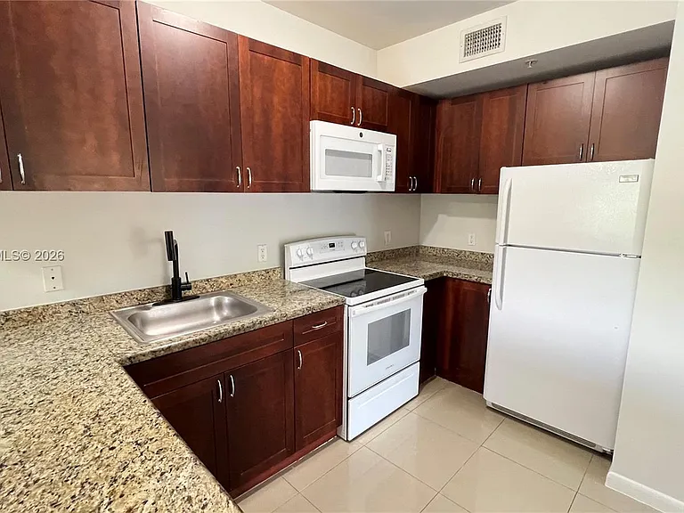 909 SW 15th Ave #1 — Photo 7