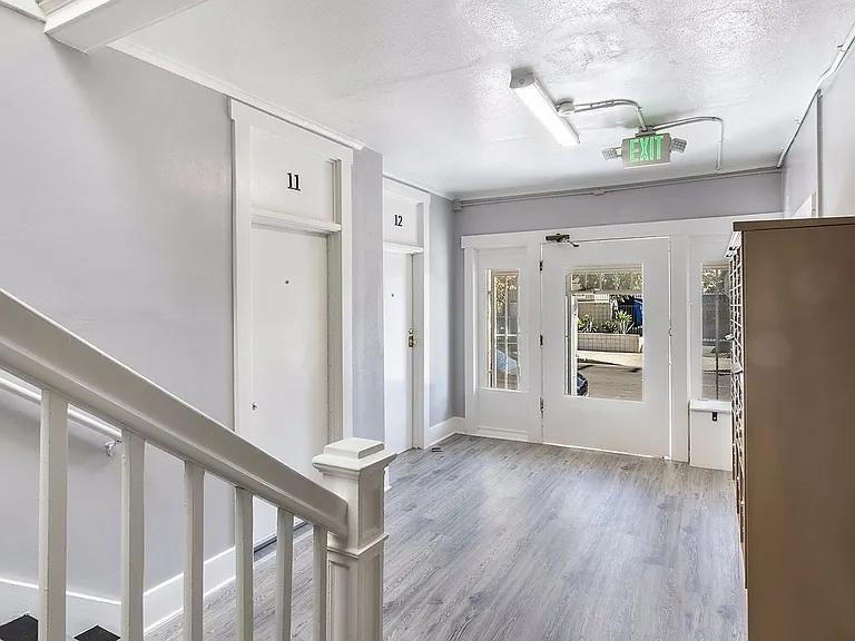 Portside Studio Apartments — Photo 38