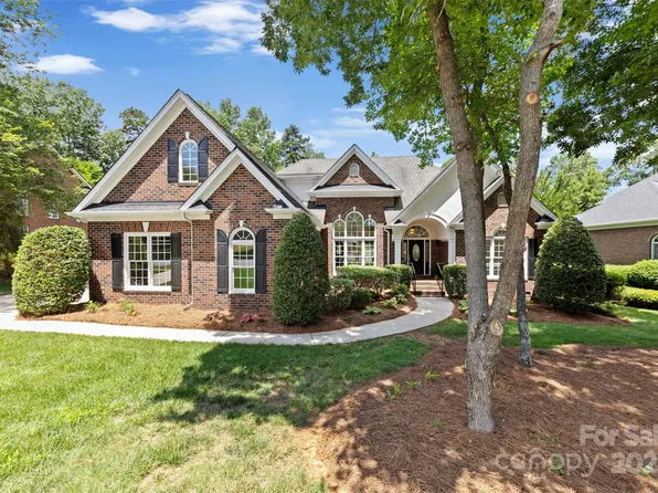 2241 Flagstick Dr, Matthews, NC 28104