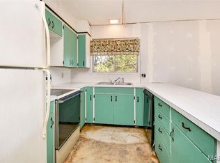 573 State Highway Y, Forsyth, MO 65653