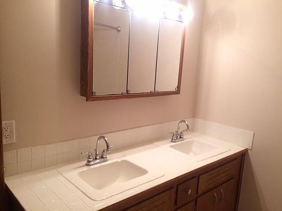 3rd image of 1051 N Vaughn Dr