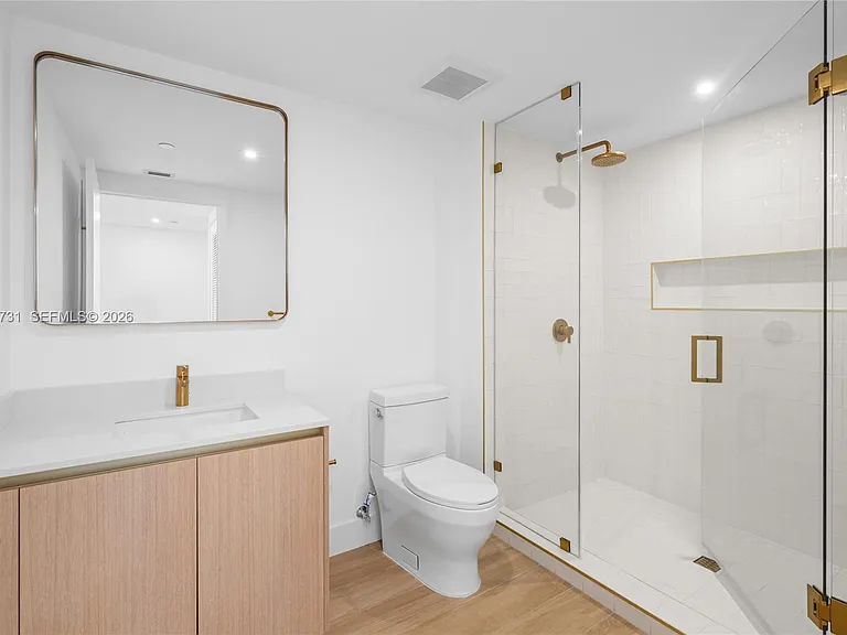 90 NE 32nd St #918 — Photo 21