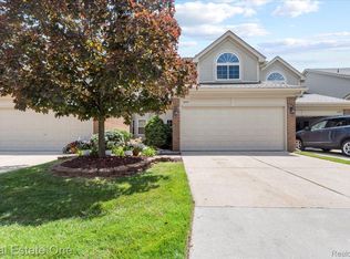 15868 Golfview Dr, Riverview, MI 48193
