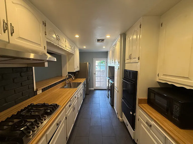 6059 Bluebell Ave — Photo 6