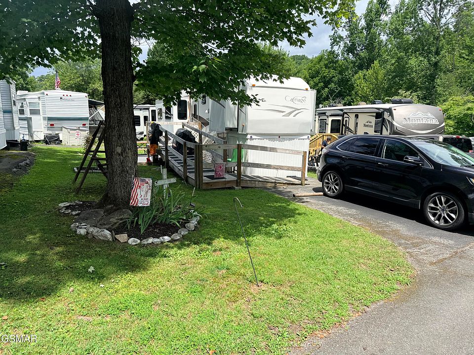1st image of 4229 E Pkwy #71