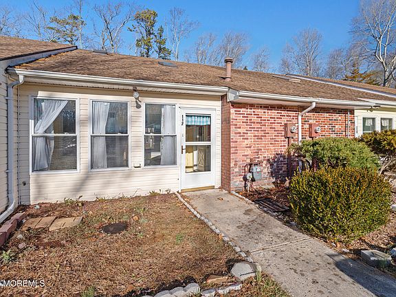 2nd image of 117 Lexington Drive
