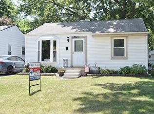 28945 Elmwood St, Garden City, MI 48135