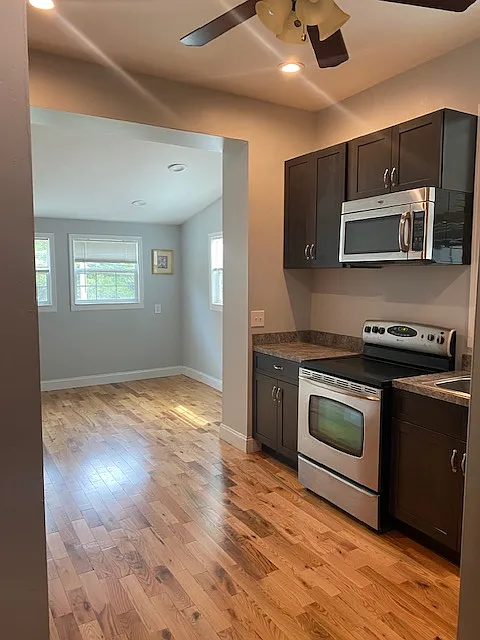 4 bed, 2.5 bath, 2500 sqft, $3,300 — Photo 3
