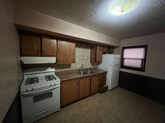 2nd image of 7372 Lathrop Ave