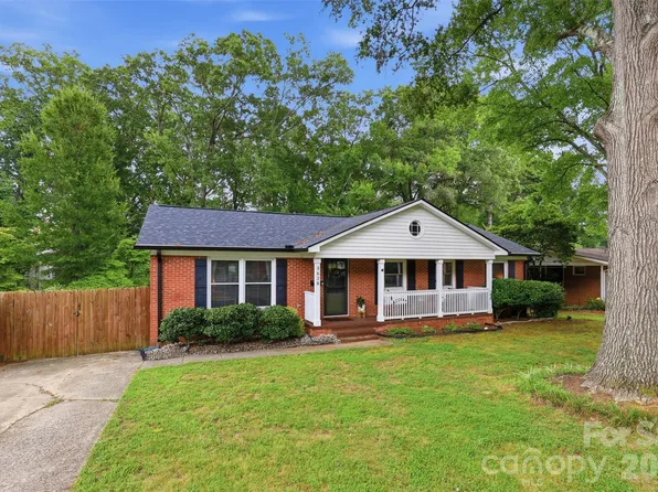 3628 Winterfield Pl, Charlotte, NC 28205