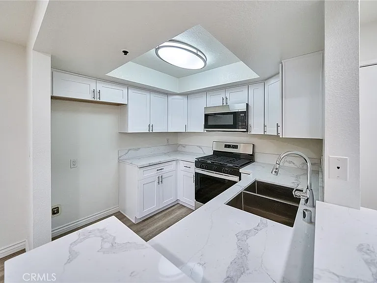 345 S Alexandria Ave #212 — Photo 5
