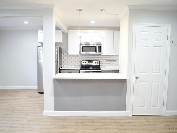 2nd image of 809 W 40th St APT 11