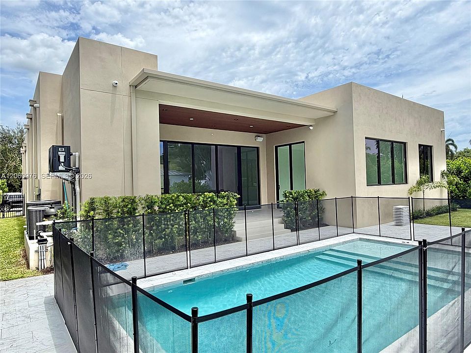 2nd image of 2030 N Hibiscus Dr