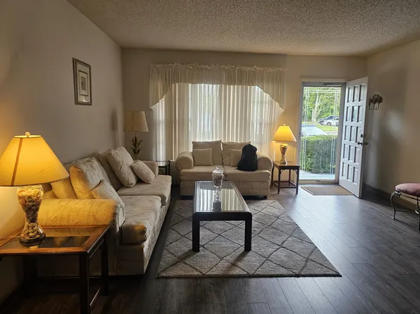2295 Americus Blvd E APT 21, Clearwater, FL 33763